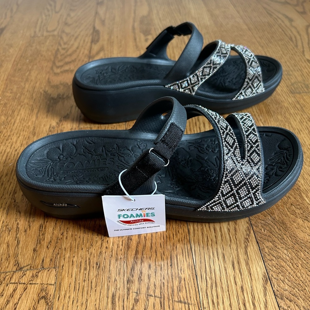 Sketchers Luxe Foamie slip on sandals